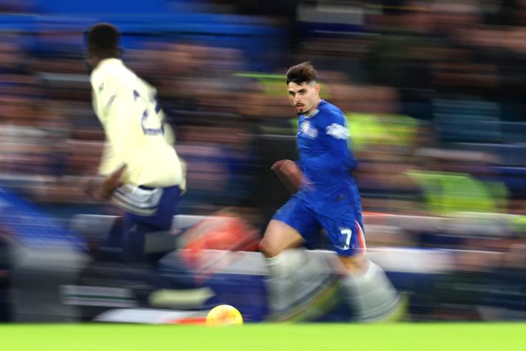 Everton vs Chelsea in Premier League action