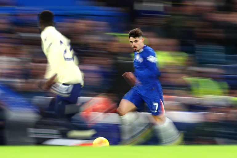 Everton vs Chelsea in Premier League action