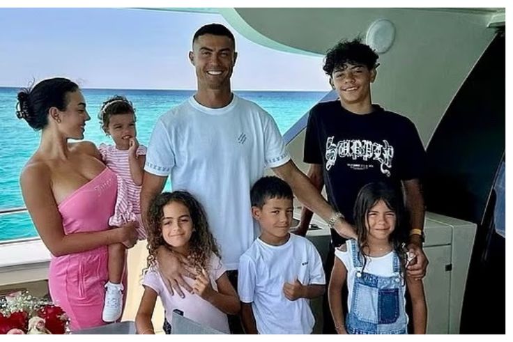 Cristiano Ronaldo shares emotional comment about late father