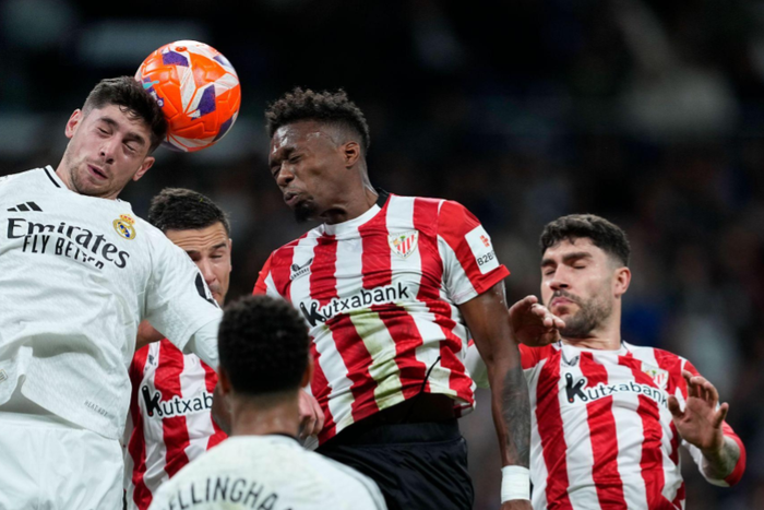 Federico Valverde of Real Madrid and Alvaro Djalo of Athletic Club in action during the Real Madrid and Athletic Club de Bilbao at Santiago Bernabeu stadium on April 20, 2025 in Madrid, Spain. Madrid Copyright: xOscarxJ.xBarrosox
