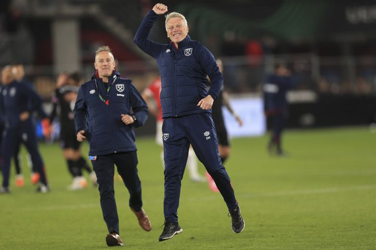 Former Manchester United forward Robin van Persie has nothing but respect and praise for Westham manager David Moyes.