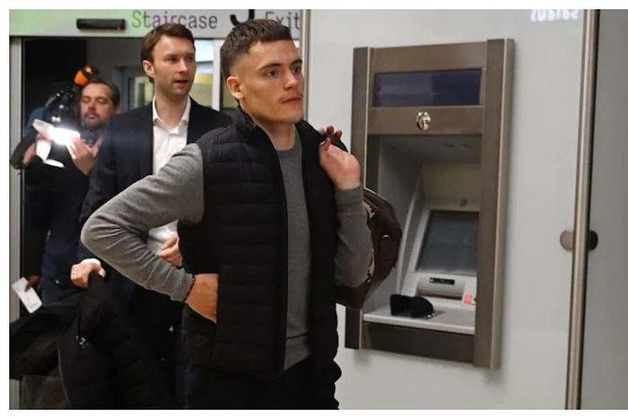 Florian Wirtz arrives in England