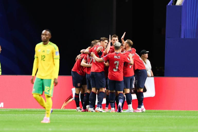 Czech Republic players celebrating || imago
