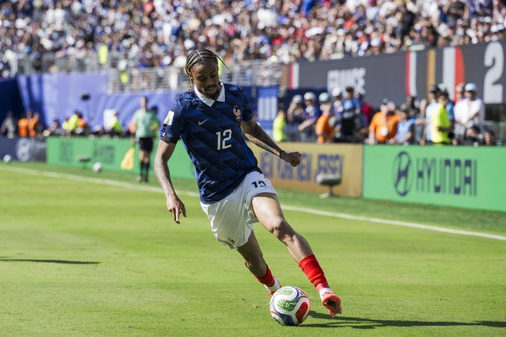 ‘Dream signing’ – Former French star urges Manchester United to move for Bradley Barcola