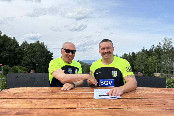 Usyk, the heavyweight champion, inked a one-year "agreement on football cooperation" with the team on Wednesday and would don the number 17 jersey.