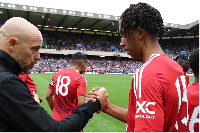 Erik Ten Hag and new signing Leny Yoro after the game against Rangers.