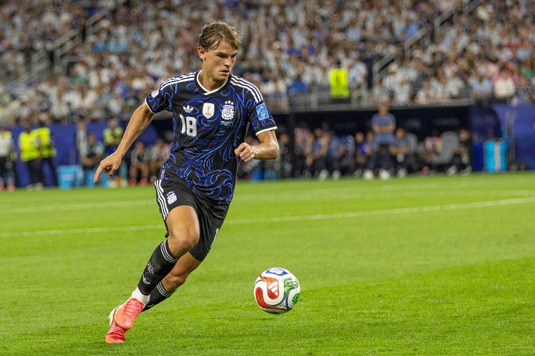 Nico Paz in action for Argentina || imago