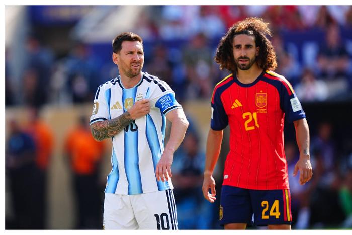 Messi and Cucurella in the World Cup final || AFP