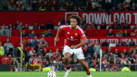 Man United should have signed a big-name striker — Super Eagles legend doubts Joshua Zirkzee's quality