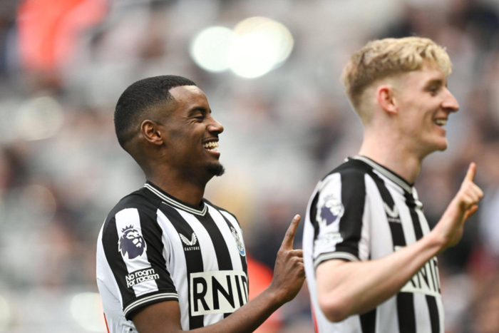 Alexander Isak of Newcastle United celebrates scoring their first goal with team mate Anthony Gordon of Newcastle United who provided the assist Newcastle United v Tottenham Hotspur || Image credit: Imago