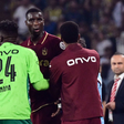 Andre Onana and Paul Onuachu of Trabzonspor during theTrendyol Turkish Super League match between Fenerbahce and Trabzonspor at Chobani Stadium in Istanbul , Turkey on September 14 , 2025 . ( photo by Seskimphoto)