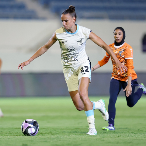 Nigeria's superstar defender Ashleigh Plumptre in full motion. (Photo Credit: Al-Ittihad Ladies/X)