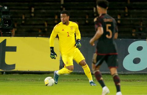 Noah Atubolu, Freiburg's goalkeeper || Credit: Imago
