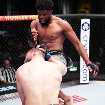 Nigeria's Kennedy Nzechukwu knocks out Ion Cuțelaba in Vegas