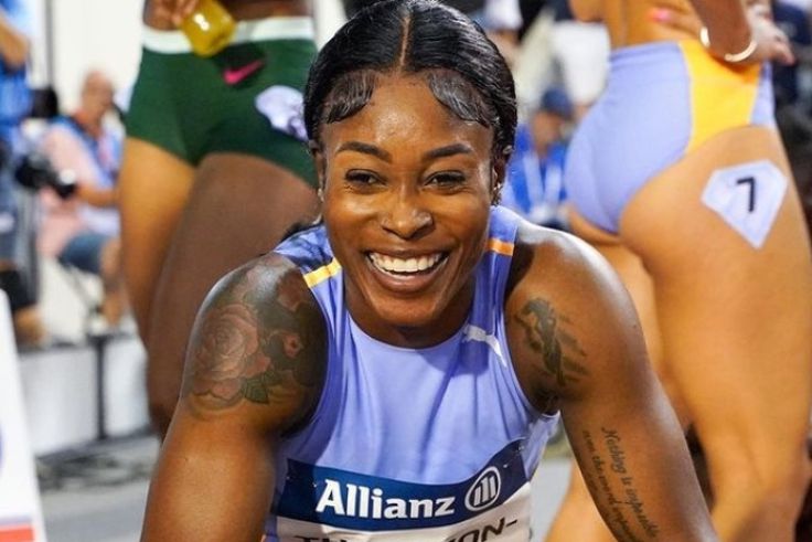 Elain Thompson-Herah melts the hearts of her community with Christmas goodies