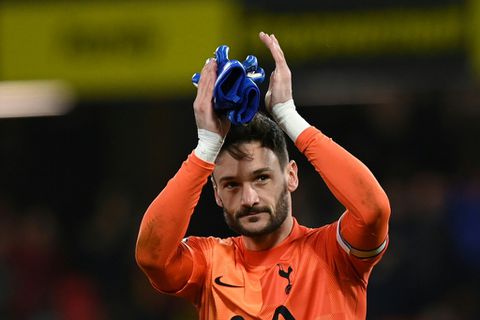 Hugo Lloris signs new contract at Tottenham