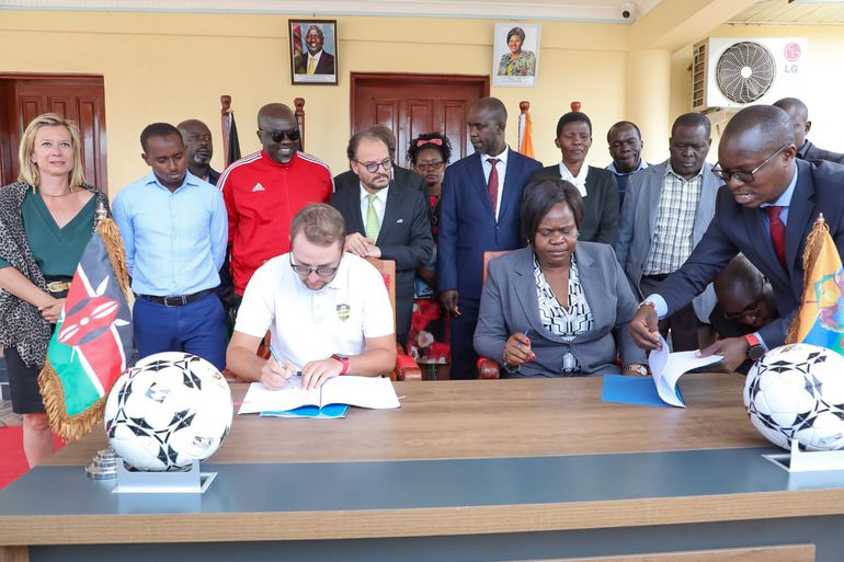 Homa Bay County governor signs agreement with Acakoro