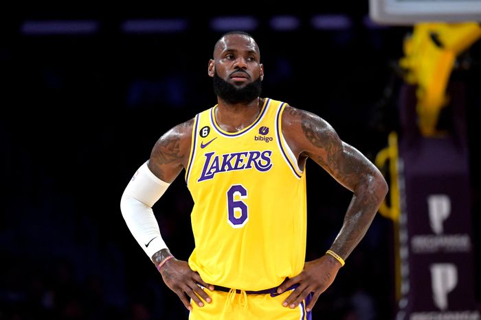 Lakers optimistic about LeBron James' return from injury