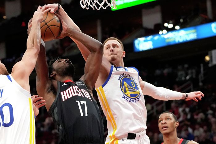 Golden State Warriors pulled away in the fourth quarter to defeat the Houston Rockets 121-108