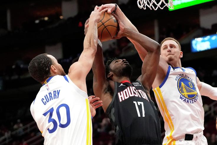Golden State Warriors pulled away in the fourth quarter to defeat the Houston Rockets 121-108