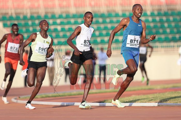 Wycliffe Kinyamal leads a pack of athletes