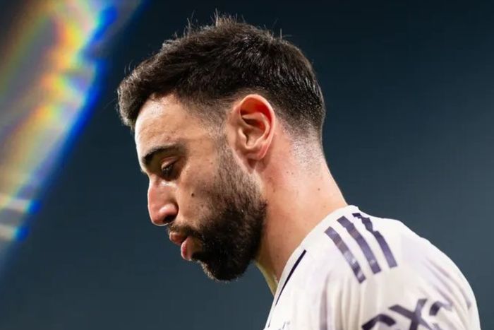 Bournemouth 2-2 Man United: Maguire red card and two penalties gift — Frustrated Fernandes fumes