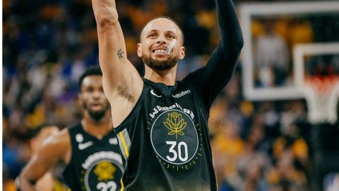 Steph Curry ties Hakeem Olajuwon as Golden State Warriors take Game 3 against Sacramento Kings