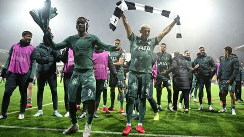 Tottenham players celebrating after reaching the UEL final || Getty