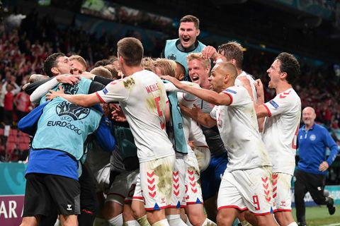 Denmark thump Russia to make last 16 in stunning fashion