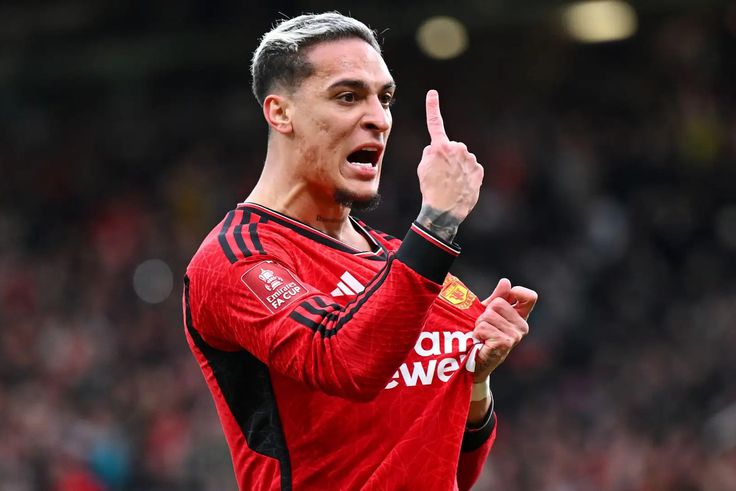 Former Chelsea, Arsenal star pushing to rescue Antony from Man Utd hell