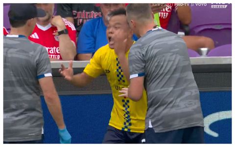 Unprecedented scenes at the Club World Cup as player refuses to leave the pitch, stunning his coach