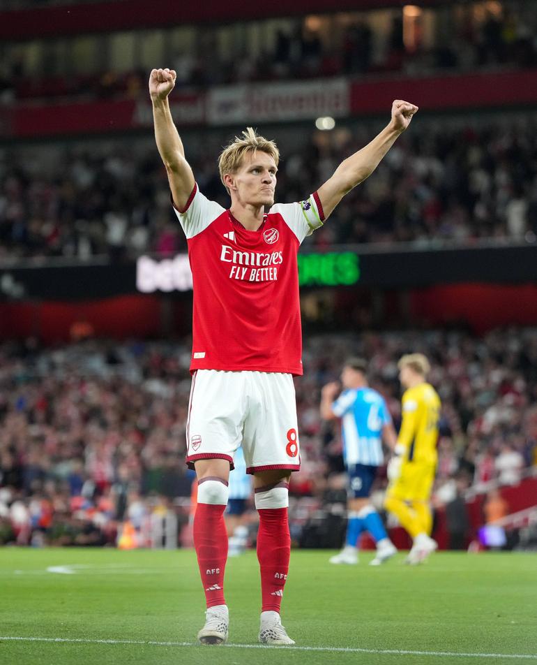 Odegaard scores Arsenal's third goal || imago
