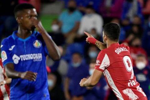 Suarez fires Atletico top with late double at Getafe