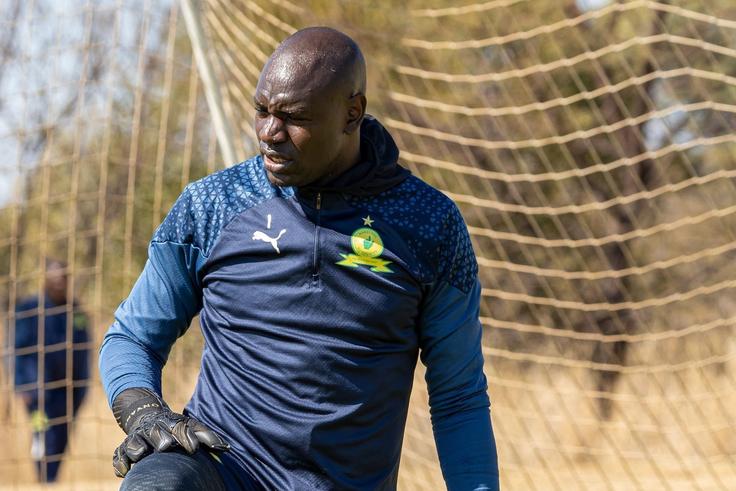 Denis Onyango: Dilemma for Uganda Cranes Goalkeeper After Shakeup at Mamelodi Sundowns