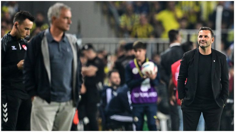 Jose Mourinho and his opposite number during the Fenerbahce vs Galatasaray clash.
