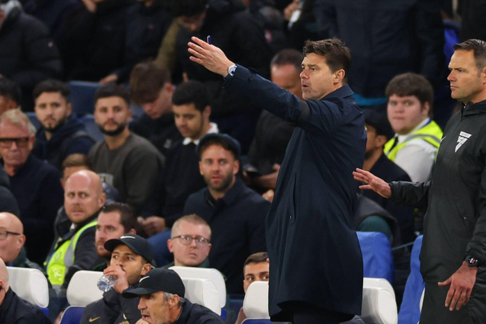 Chelsea boss Mauricio Pochettino on the sidelines against Arsenal || Image credit: Imago