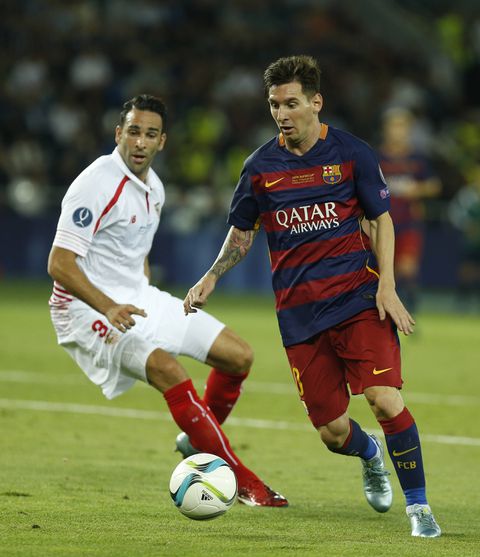 Adil Rami playing against Messi for Sevilla | Imago