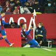 Araujo grabs a point for Barca at 10-man Sevilla