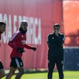 Ajax and Benfica coaches spar over who is the favourite