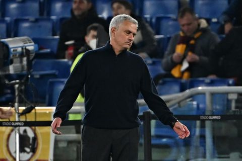 Mourinho suspended for two matches for insulting referee