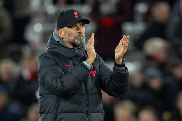 Jurgen Klopp applauding the home fans after the defeat against Real Madrid
