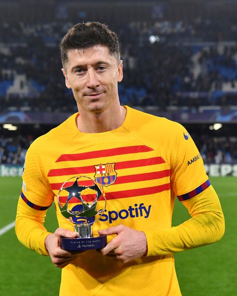 Robert Lewandowski with the man of the match award against Napoli. (Photo Credit: UCL/X)