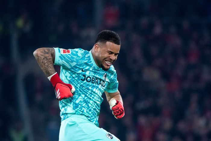 Freiburg goalkeeper Noah Atubolu | Imago