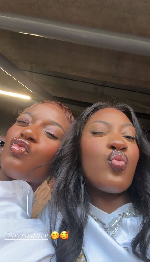 After Arsenal lost to West Ham, Bukayo Saka teamed up with Tems and Ayra Starr, gifts them jersey.