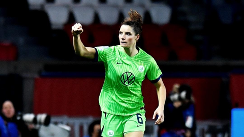 Wolfsburg beat 10-woman PSG at the Parc des Princes
