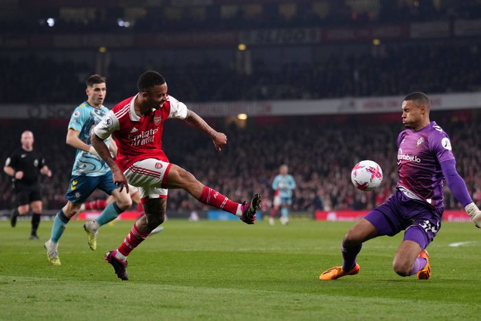 Gabriel Jesus missing a chance against Southampton