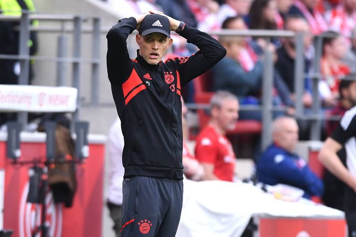 Thomas Tuchel reacting with his hands behind his head on the touchline.