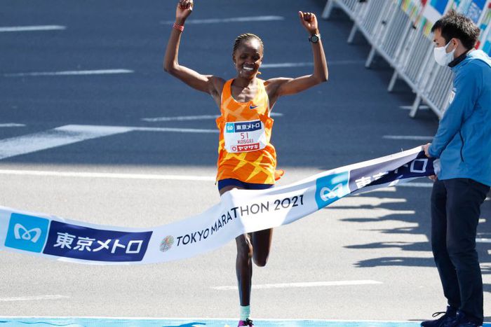 Brigid Kosgei wins the 2021 Tokyo Marathon