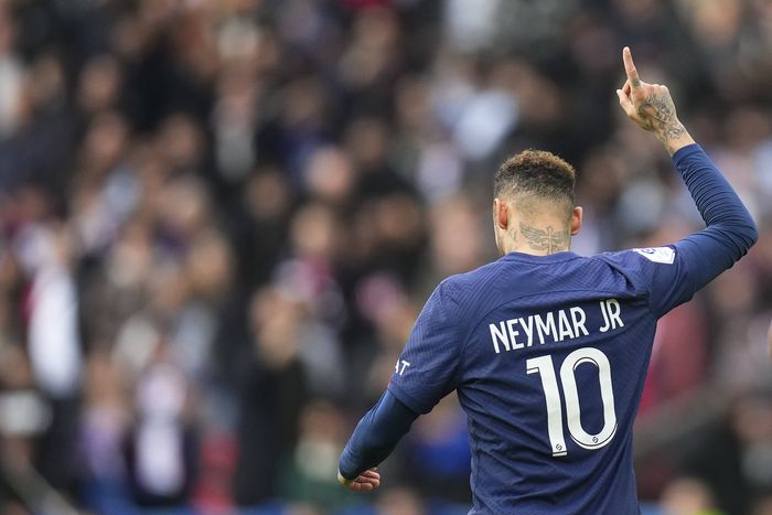 Manchester United in a bid for Neymar