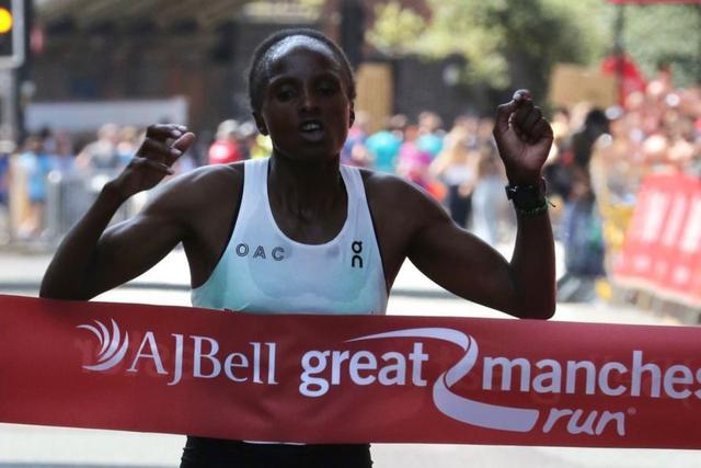 Hellen Obiri wins the 2023 Great Manchester 10km run.